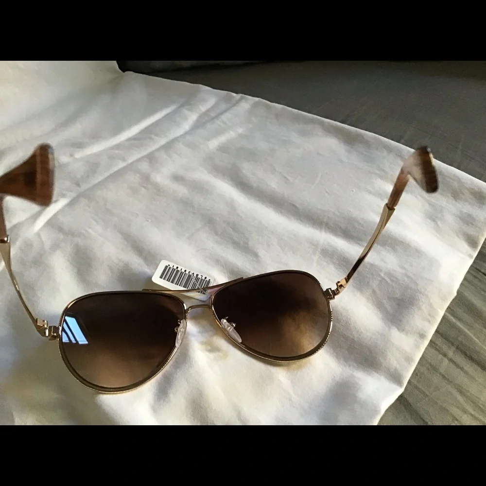 LANVIN PARIS Aviator Sunglasses. - Picture 4 of 8